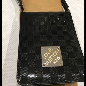 LOUIS VUITTON PURSE